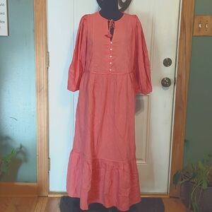 Long dress with quarter sleeves.